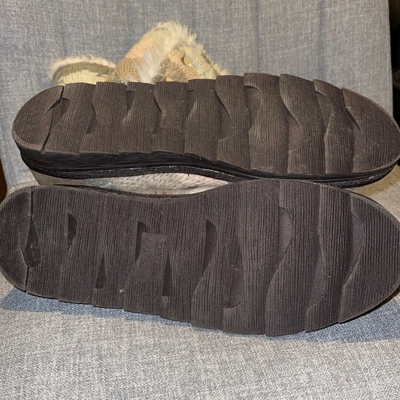 Muk Luks Size 11 Womens Sweater Boots - Picture 2 of 2